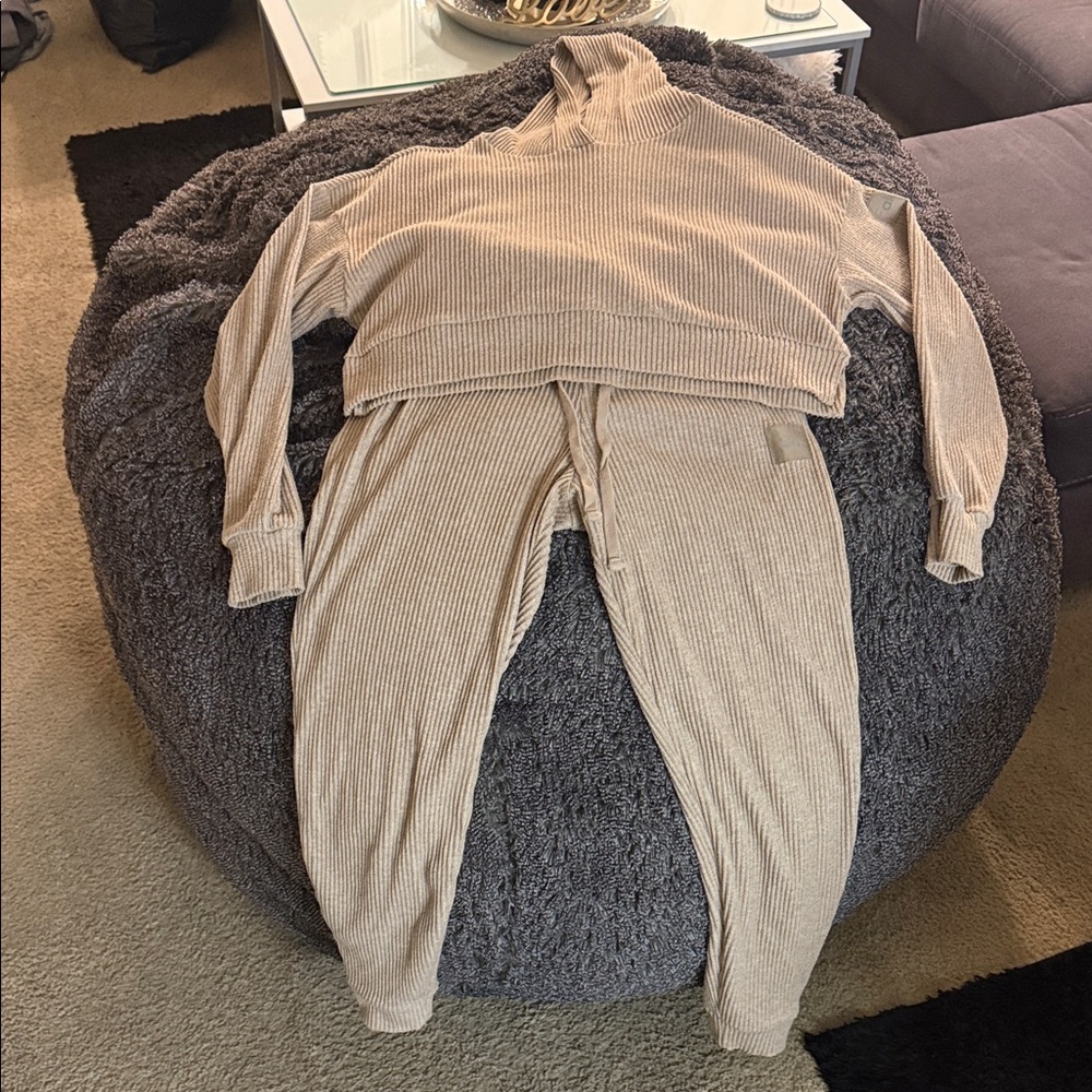 Alo Yoga Muse Cozy Beige Ribbed Lounge Set
